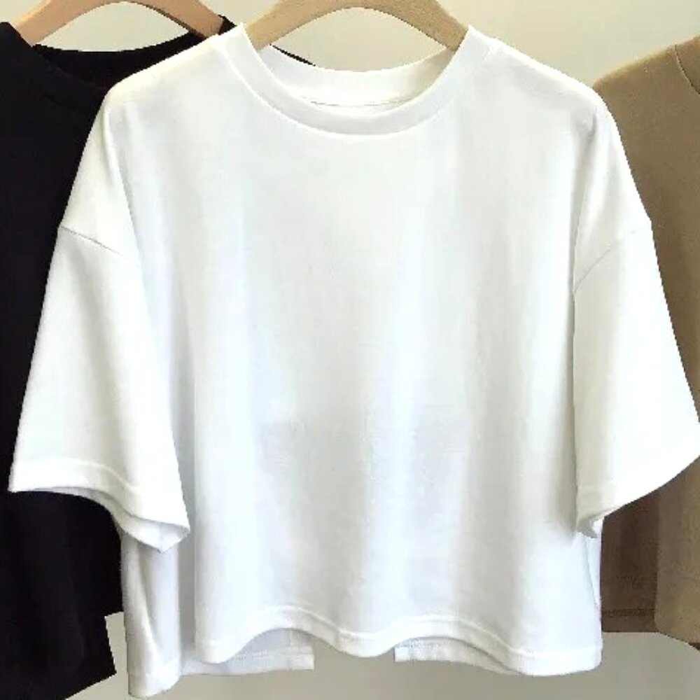 WHITE XXL SHORT SLEEVED CREW NECK TEE SHIRT BACKLESS HELD BY A STRIP OF FABRIC